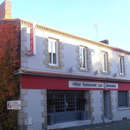 Hotel-Restaurant Les Colonnades Saint-Fulgent Exteriör bild