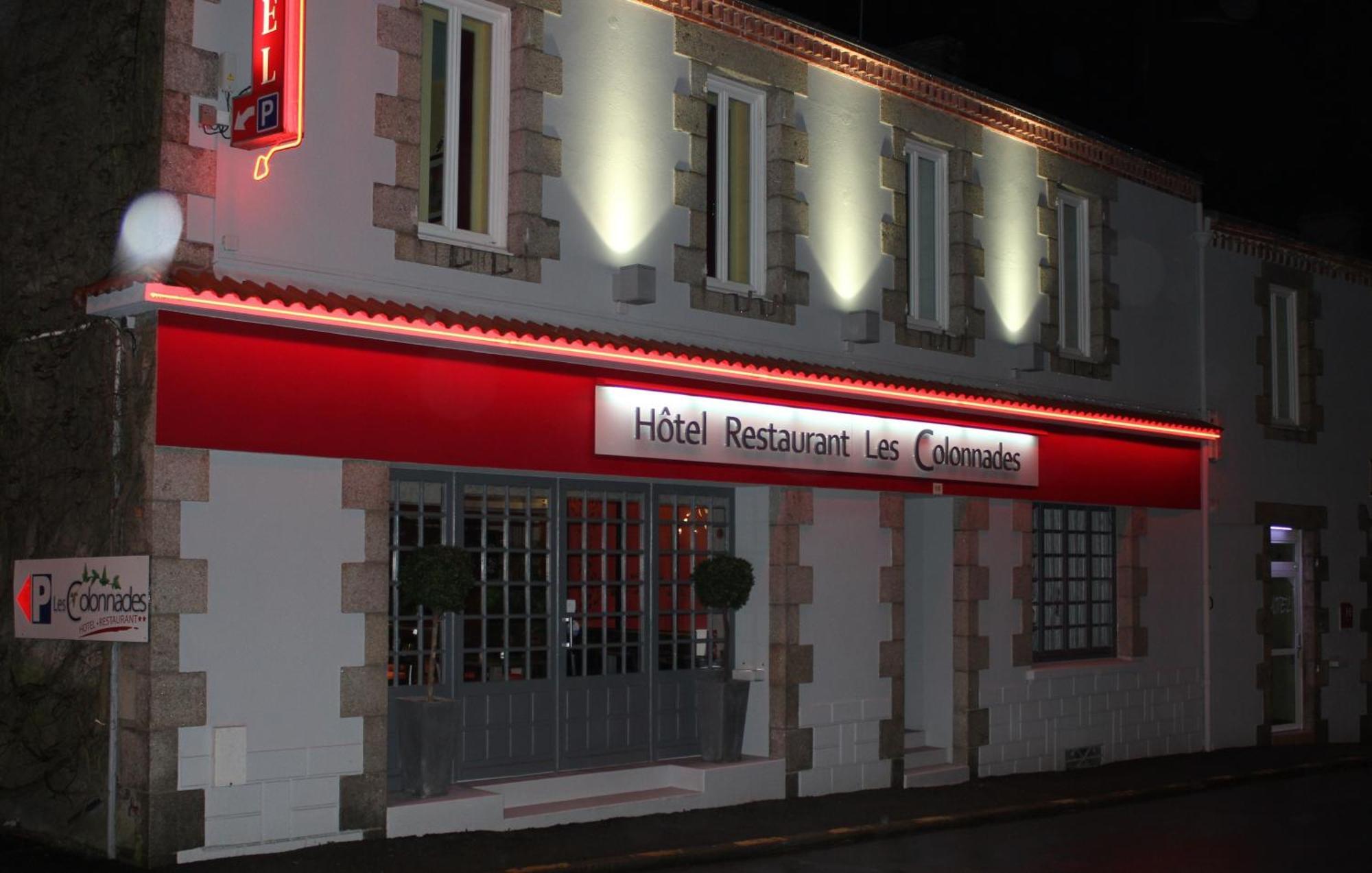 Hotel-Restaurant Les Colonnades Saint-Fulgent Exteriör bild