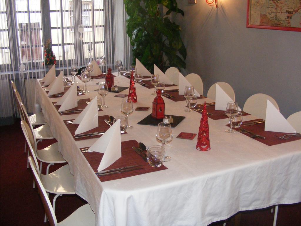 Hotel-Restaurant Les Colonnades Saint-Fulgent Exteriör bild